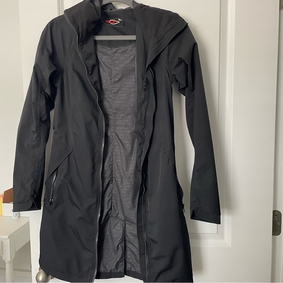 Lululemon Definitely Raining Raincoat - Picture 6 of 11